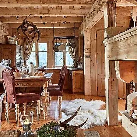 Gorska Osada Luxury Zakopane شاليه *